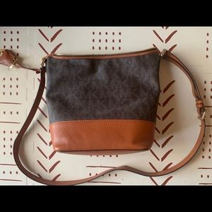 Michael kors medium logo bag